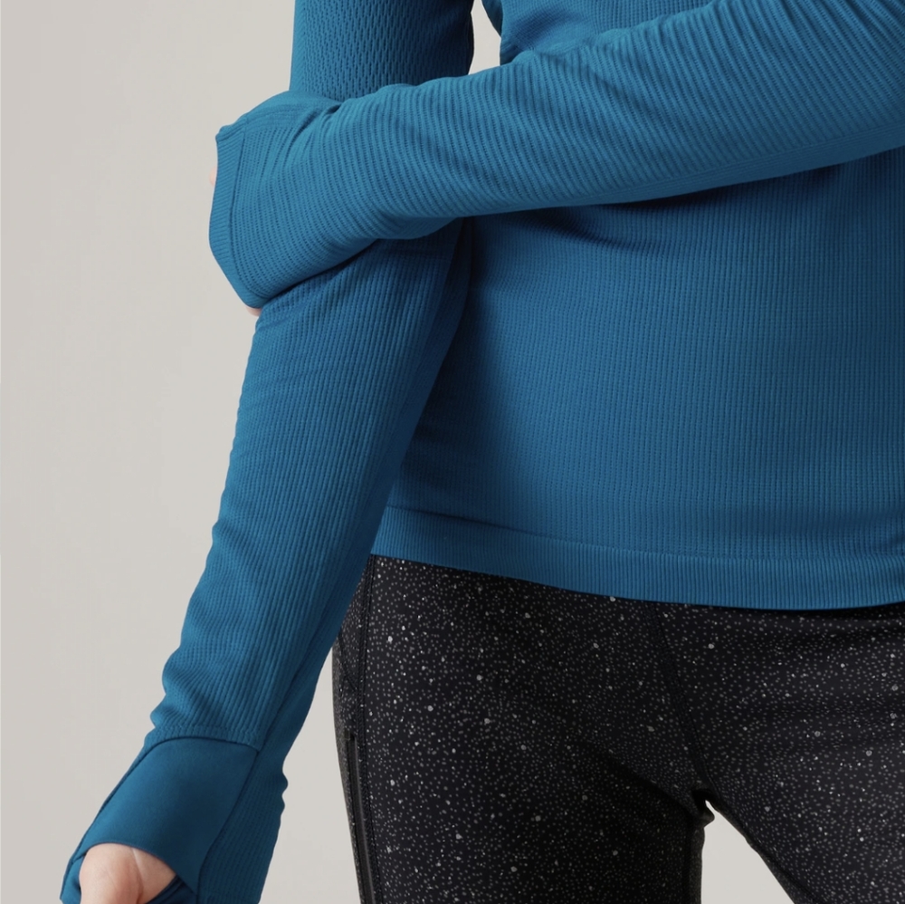 FLURRY SEAMLESS TURTLENECK TOP - Picture 3 of 6